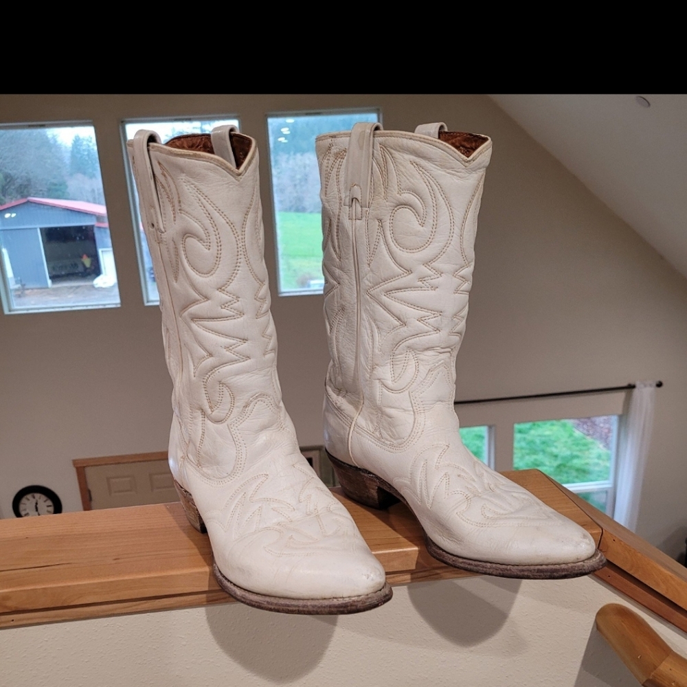 Chic White Leather Heeled Boots for Women